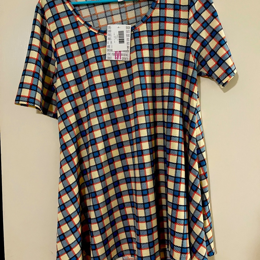 LuLaRoe Perfect Tee BNWT Size Medium (Size Down 1-2) Plaid